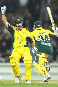 Bevan and Bichel celebrate Australia's win